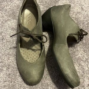 Suede Mary Jane shoes